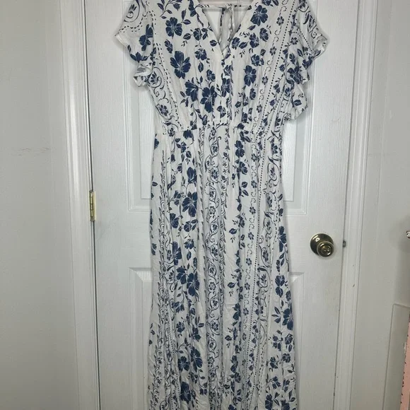 EUC American Rag Blue and White Flutter Sleeve Maxi Sundress - Picture 4 of 8